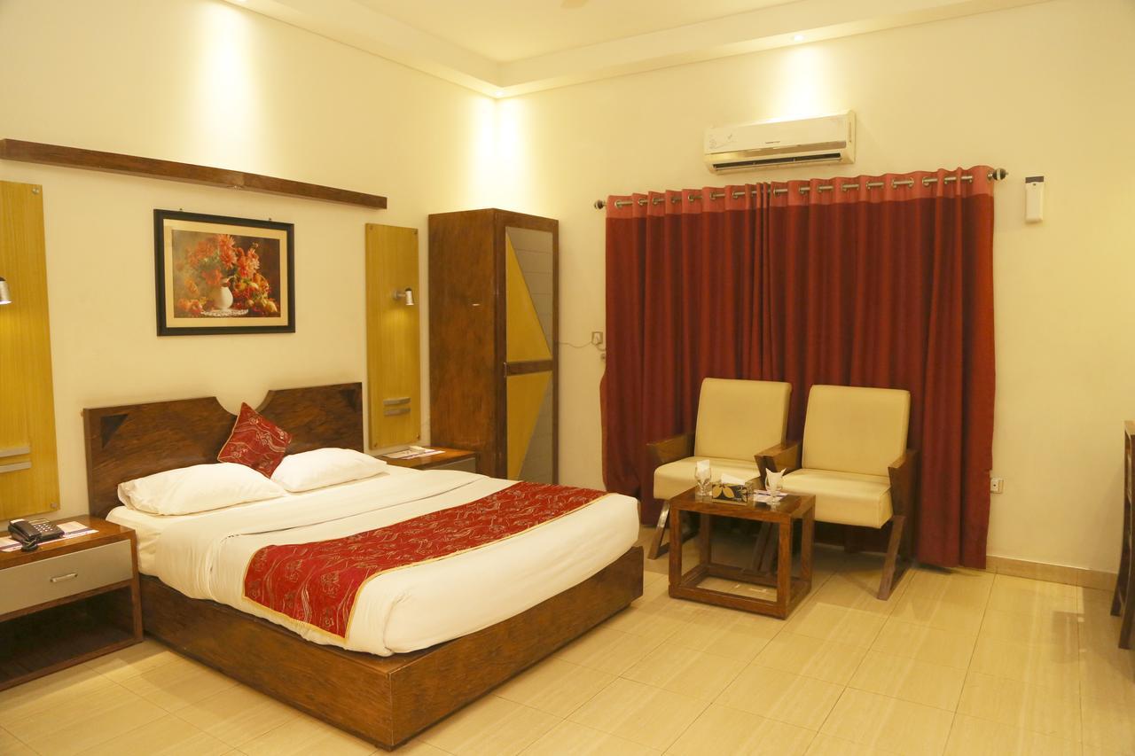 The Grand Regency Hotel Bahawalpur Exterior photo